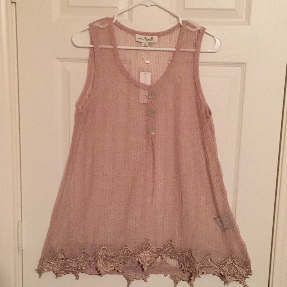Mesh tank with appliqué hem